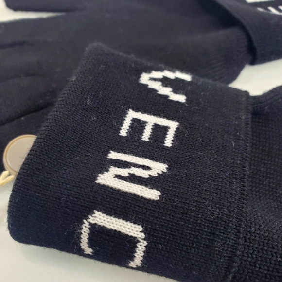 NWT$290 Givenchy Black 100% Wool Stretch Knit Logo Gloves Sz One Size (Large) - Picture 5 of 8